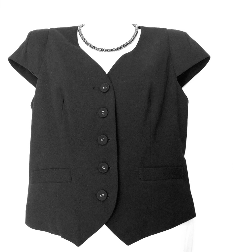 Classic Black Buttoned Blazer